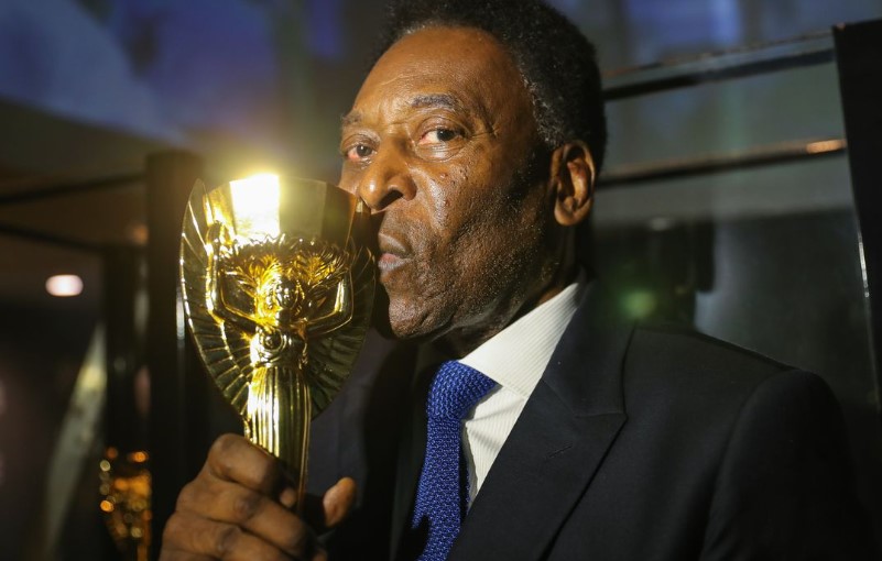 Rei do Futebol: relembre os 'quase gols' eternizados de Pelé na